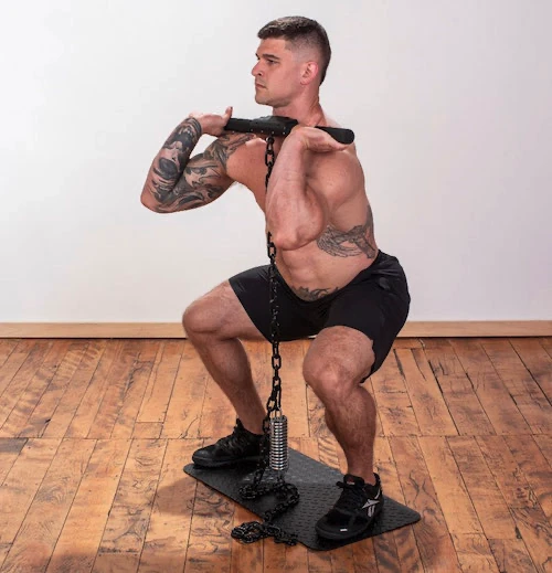 Front squat training with IsoChain