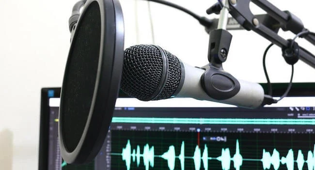 audio clarity with pop filter